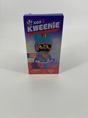 XOX KWEENiE - Series: Quirky Kweens - Mystery Figure - Includes Display Case!